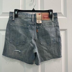 NWT Levi's Women's Size 4/27 Raw Hem Distressed Denim Jeans Shorts